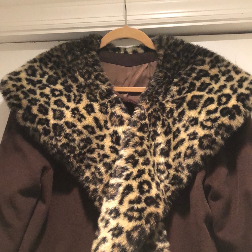 Brown Swing Coat With Faux Leopard Shawl Collar - Picture 2 of 11